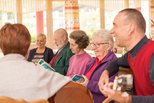 Senioren singen gemeinsam 