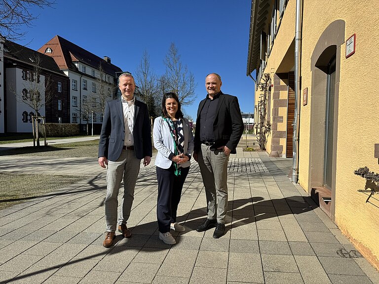 (von links) Stefan Guhl, Andrea Weidemann und Stefan Teufel tauschten sich in der Stiftung St. Franziskus intensiv über aktuelle gesellschaftspolitische Themen aus.