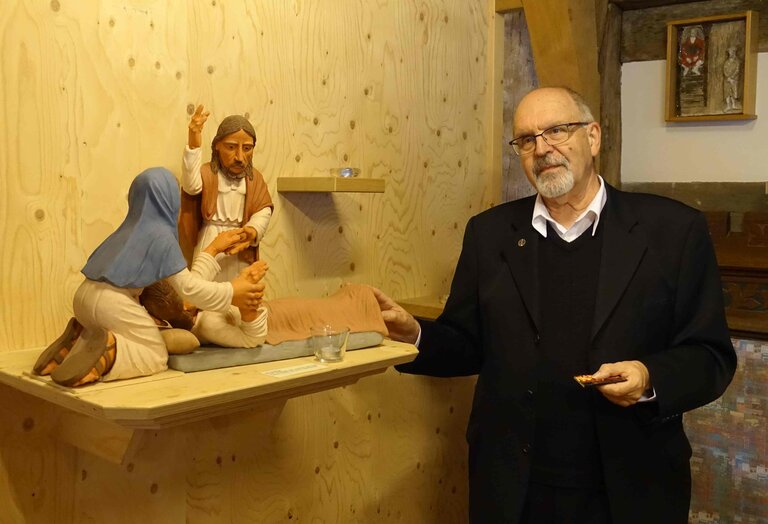 Peter Schmid bei der Ausstellung „Josefskrippe“ im Kornhaus Heiligkreuztal 2018