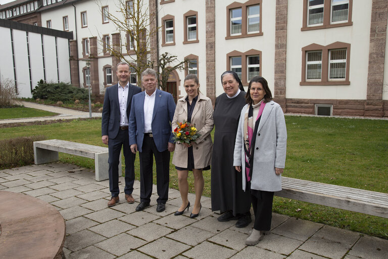 (von links): Stefan Guhl, Dietmar Hermle, Miriam Hermle, Schwester M. Agnes Löber, Andrea Weidemann