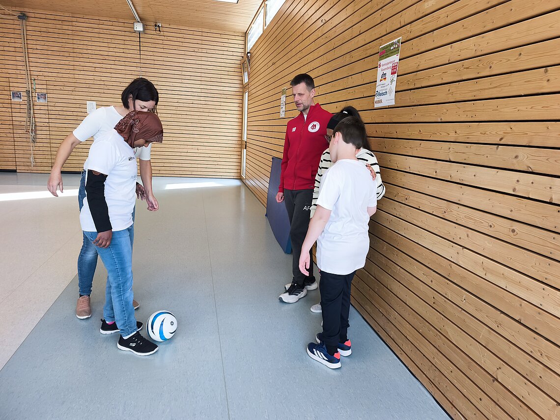 Am 13. Oktober fanden am SBBZ Sehen der Stiftung St. Franziskus erstmals die Kinderfußball-tage statt, bei denen zwei Spieler der deutschen Blindenfußball-Nationalmannschaft zu Gast waren.