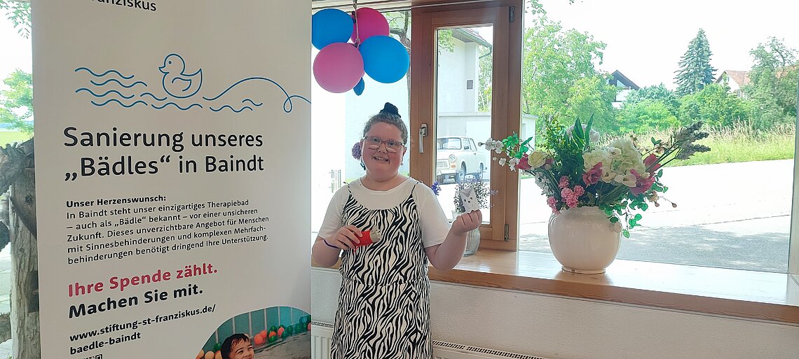 Die hochgradig sehbehinderte Celina Sigg steuerte der Spendenkampagne „Bädle Baindt“ durch den Verkauf von selbstgebastelten Tieren über 100 Euro bei.