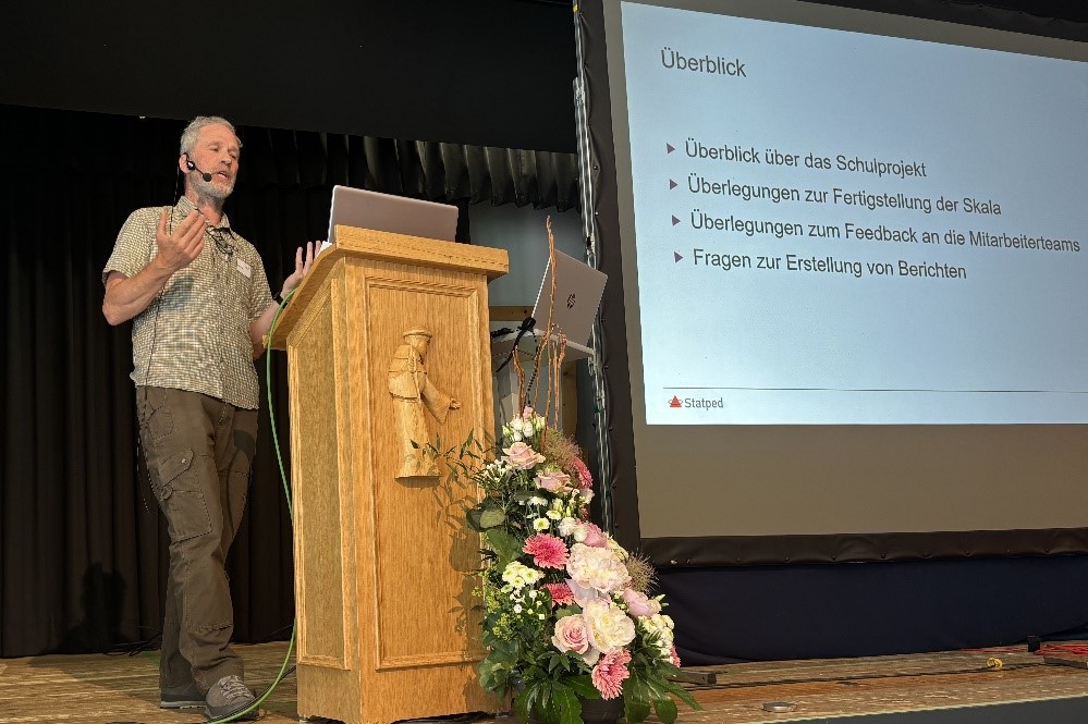 Joe Gibson während des Vortrags „TWMS at Diamanten School“