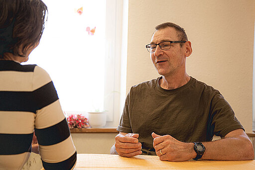 Die Stiftung St. Franziskus Zwei Personen im Gespräch